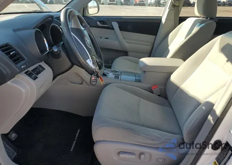 2013 Toyota Highlander Base z USA, uszkodzony, nr VIN 5TDBK3EH6DS232575